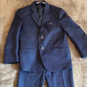 Adorable navy suit size 4t